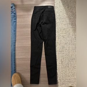 Levi’s black skinny jean